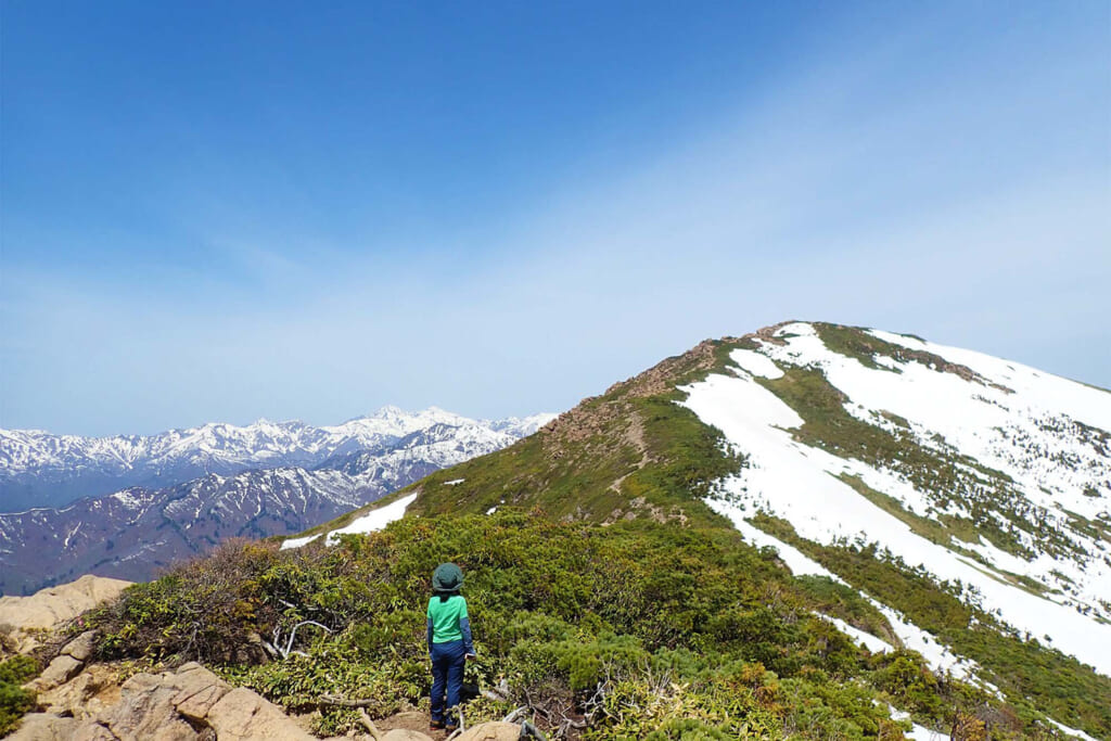 残雪期の至仏山登山