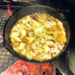 【画像】「豚バラ野菜炒め」からの「清水名物もつカレー」でB級キャンプ飯レシピの連携プレーに舌鼓 〜 画像1