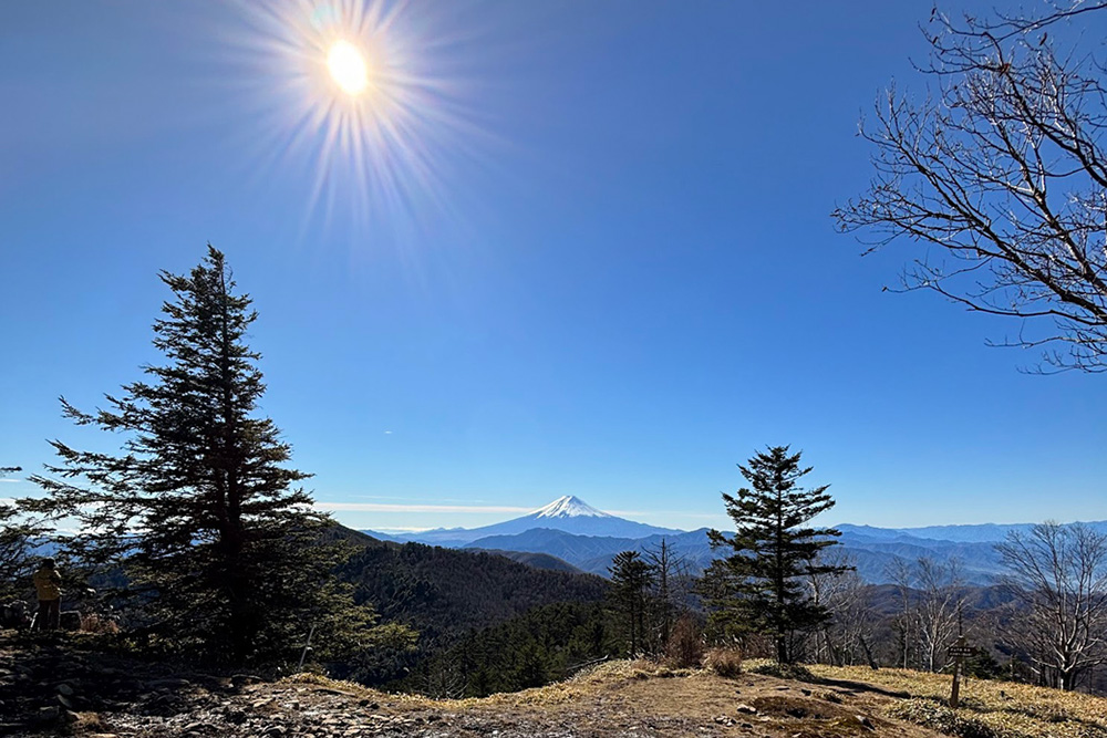 牛奥ノ雁ケ腹摺山から望む富士山