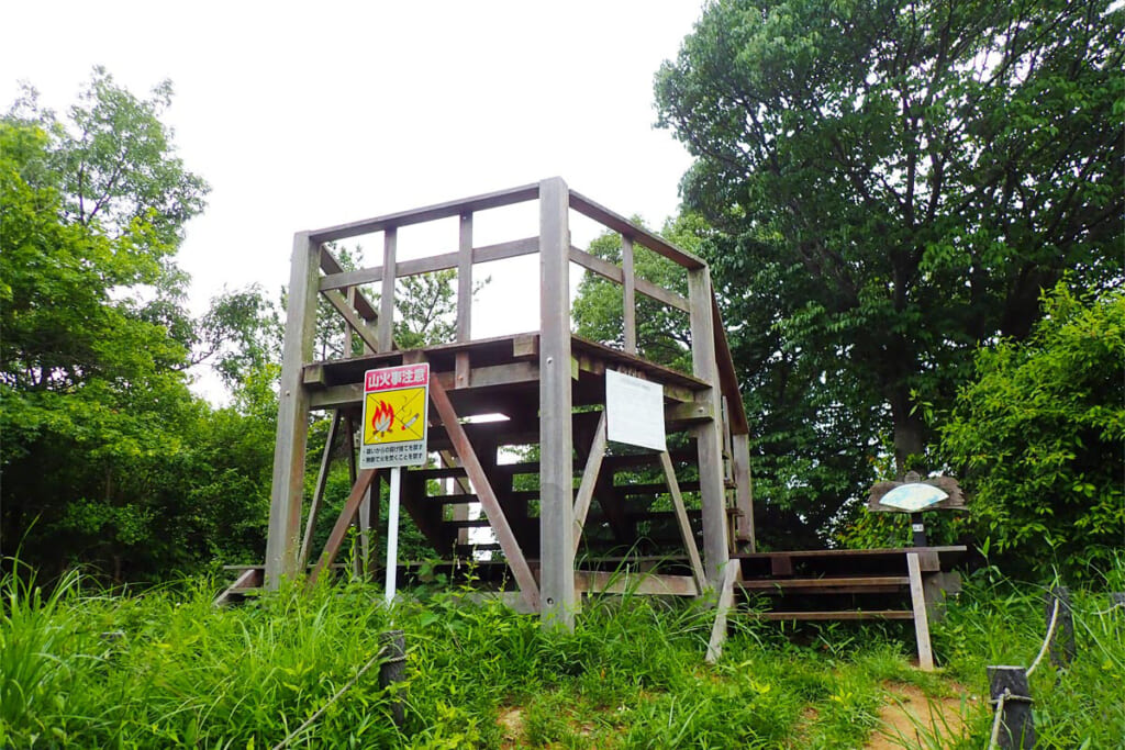 荒井沢市民の森の皆城山展望台
