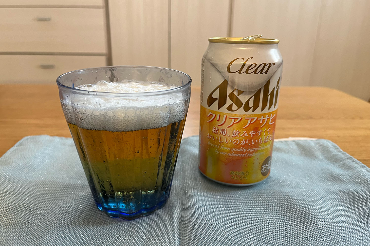 アウトドアでキンキンのビールをグビッ！　ぬるい飲み物を野外で素早く冷やす方法とは