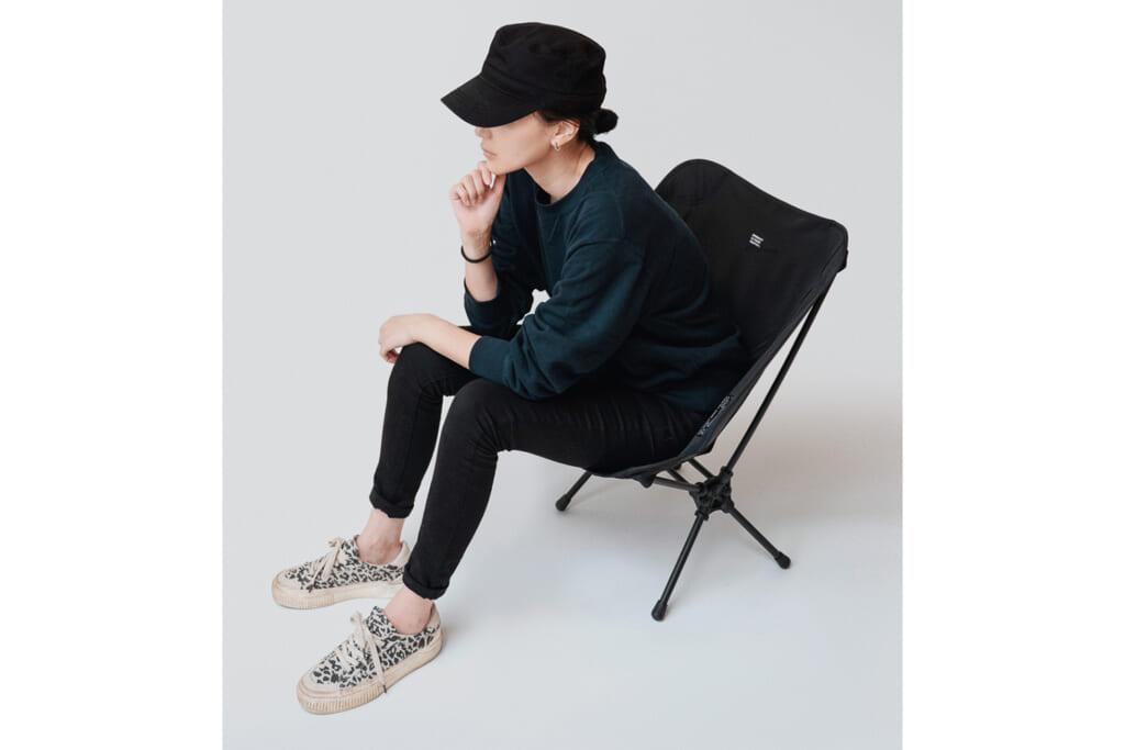 BOCのThe RePET 600D Folding Chair M 耐久性の高い600Dのシートは、環境に配慮したペットボトルからの再生ポリエステルを 100%使用。フレームには高級感のあるパウダー塗装が施された航空機にも採用されるA7075超々ジュラルミンをを採用しました。 組み立てはフレームの中にショックコードが通されているので直感で行えます。 ラインナップ The RePET 600D Folding Chair M