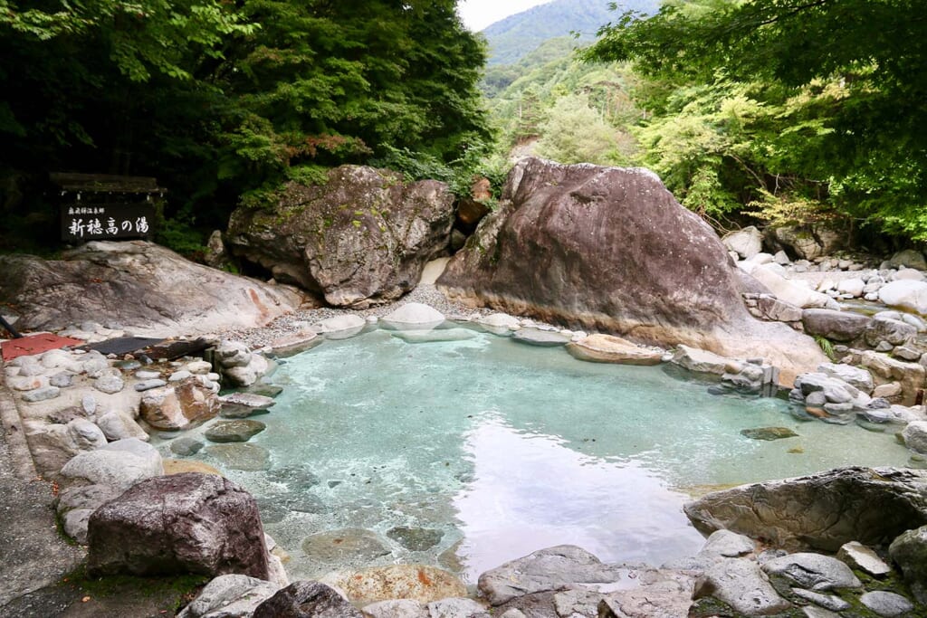 隠れ湯のような露天風呂