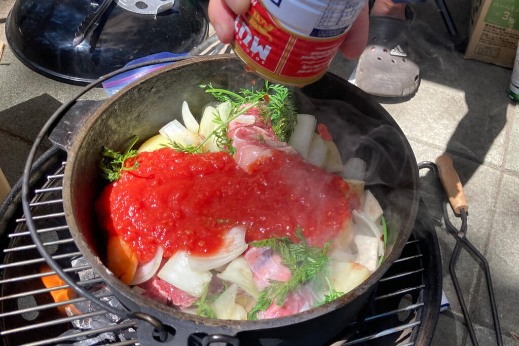 キャプテンスタッグのダッチオーブンでビーフシチュー