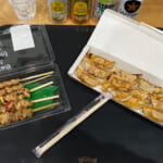 【画像】いつでも食べごろあったかキャンプ飯！「電熱ランチョンとろ火マット」で料理を冷まさず美味しさキープ 〜 画像1