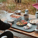 【画像】いつでも食べごろあったかキャンプ飯！「電熱ランチョンとろ火マット」で料理を冷まさず美味しさキープ 〜 画像1