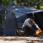 テントの前で焚火