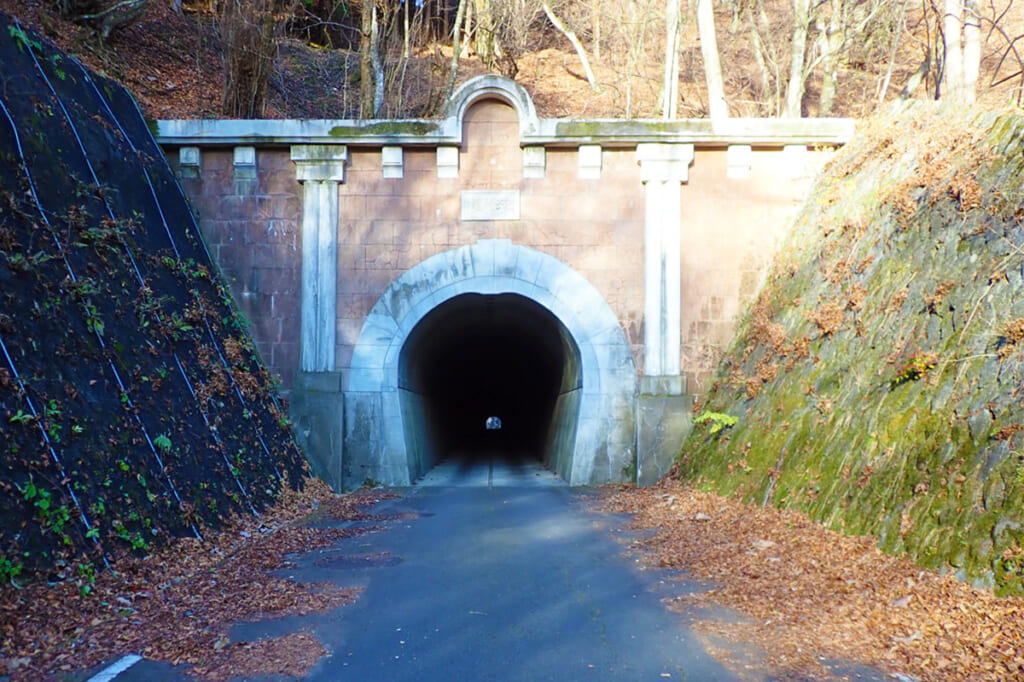 旧道の笹子隧道