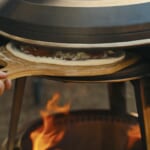 【画像】憧れのソロストーブで窯焼きピザなんて素敵！　キャンプの満足度がグンとアップするピザメーカーの実力とは 〜 画像1