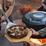 【画像】憧れのソロストーブで窯焼きピザなんて素敵！　キャンプの満足度がグンとアップするピザメーカーの実力とは 〜 画像1