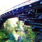 【画像】百蔵山登山の最後のご褒美！　歌川広重も描いた日本三大奇橋「猿橋」と桂川の深く美しい渓谷を愛でる 〜 画像1