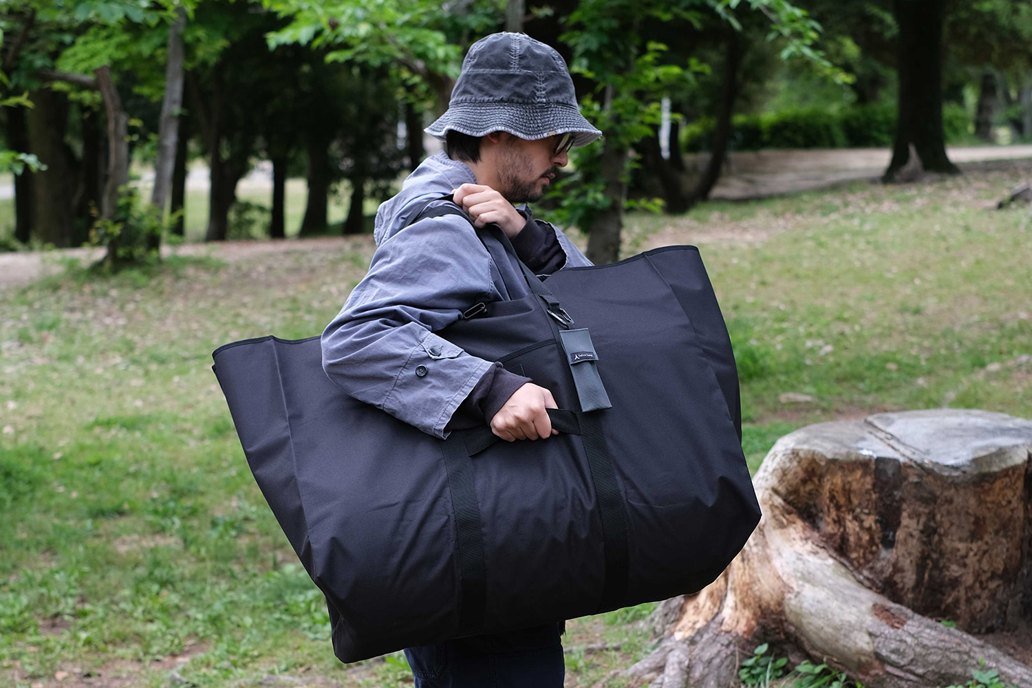 ギアの持ち運びに救世主現わる！ シュラフやエアマットをひとまとめに