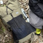 【画像】機能的なロールトップ型が所有欲を掻き立てる！　街中からアウトドアまで二刀流できるバックパックがマルチに使える 〜 画像1
