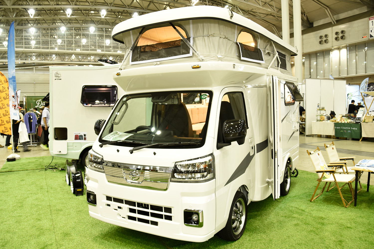 駐車場の高さ問題を解決！　高さ制限2.2mでも安心の「軽キャンパー」が都会住まいでも便利に使える