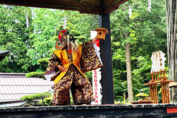 神楽殿での太々神楽奉奏