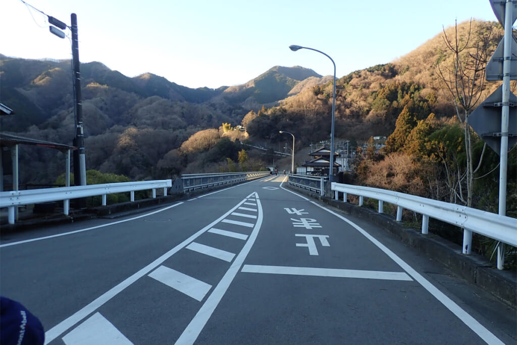 桂川に架かる梁川大橋