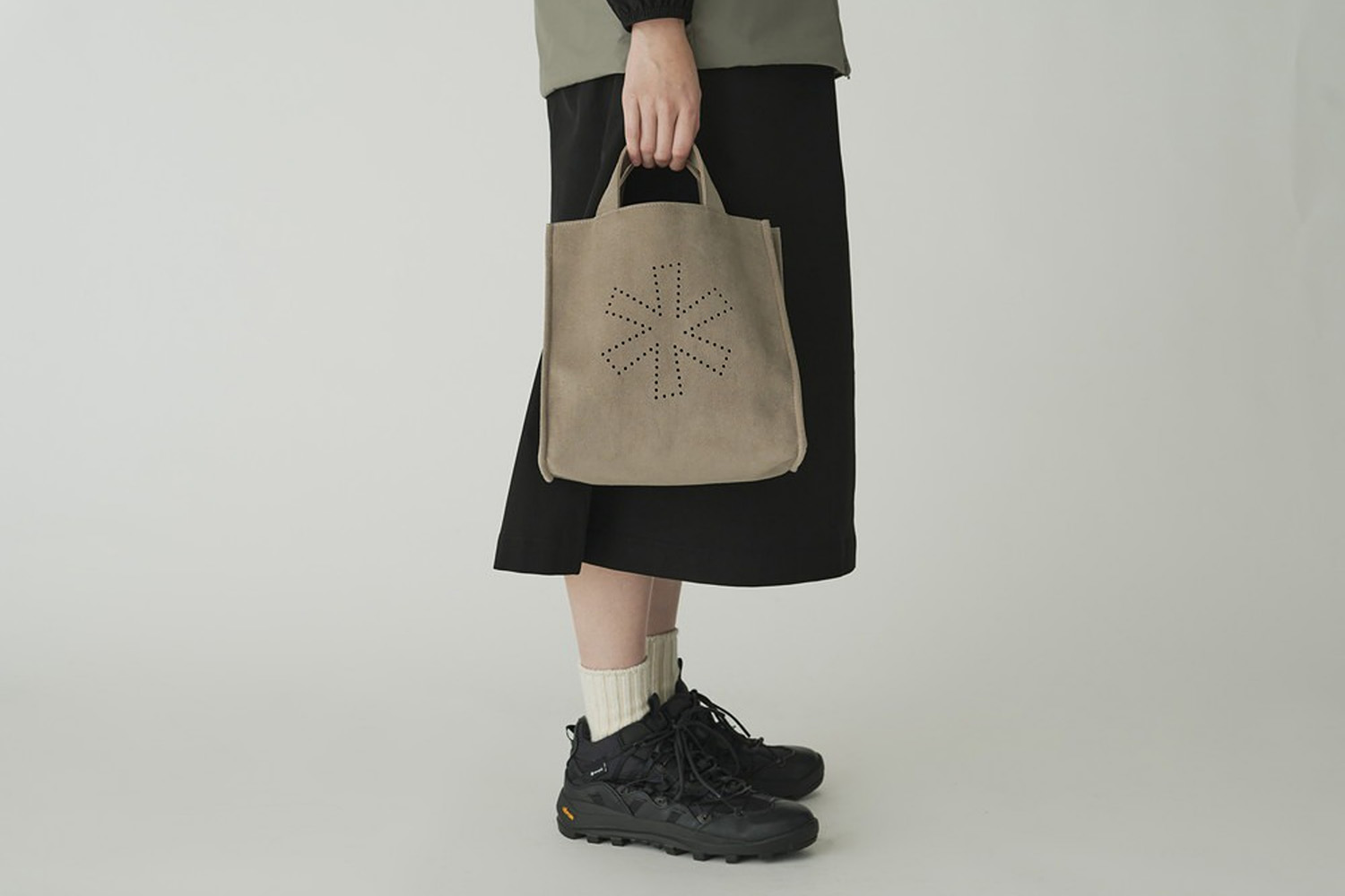 スノーピークがリサイクルPETと植物由来PETの混紡素材を使用した環境に