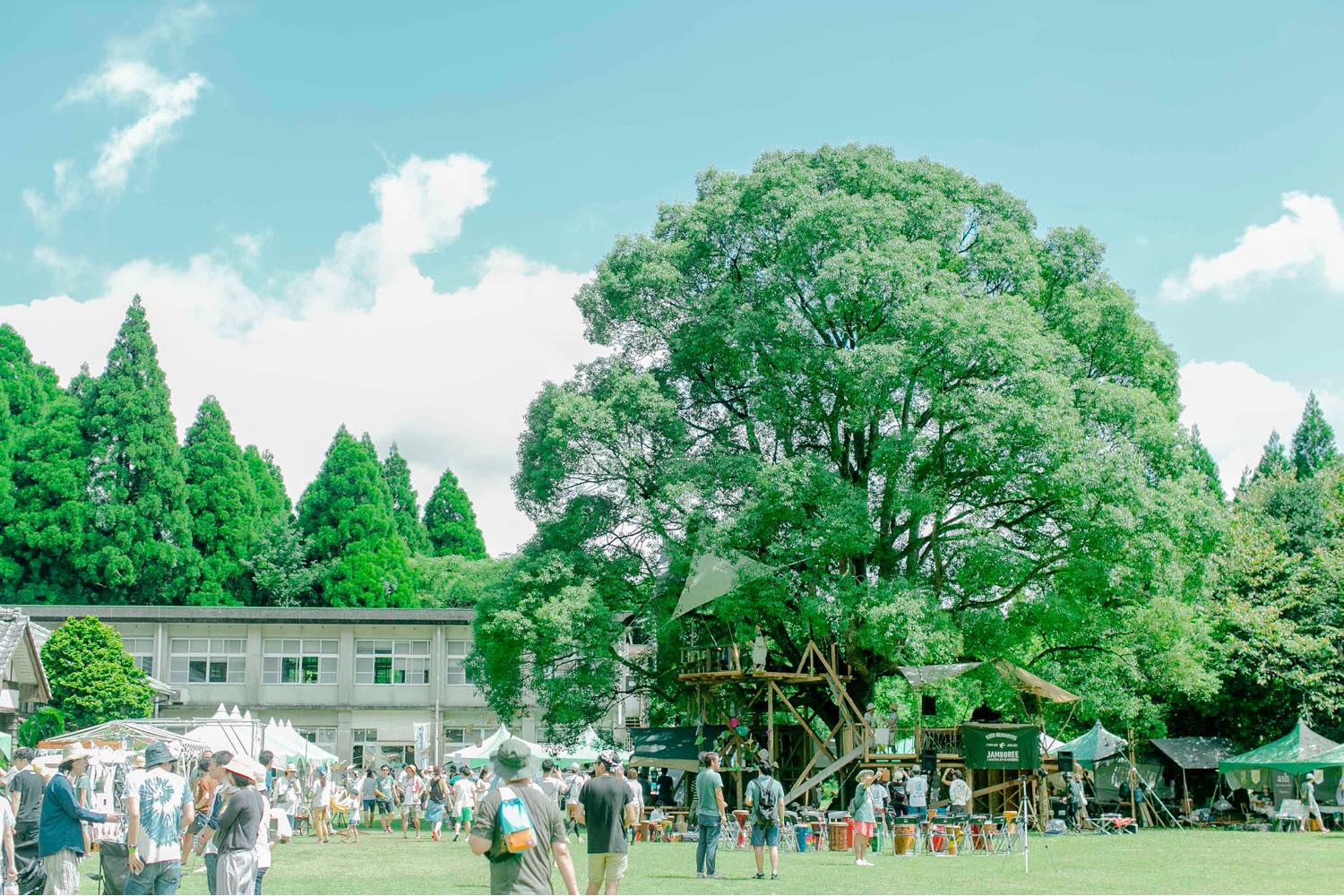 南九州の森の廃校で行われる「文化祭」がフィナーレを迎える！「GOOD NEIGHBORS JAMBOREE 2024」開催