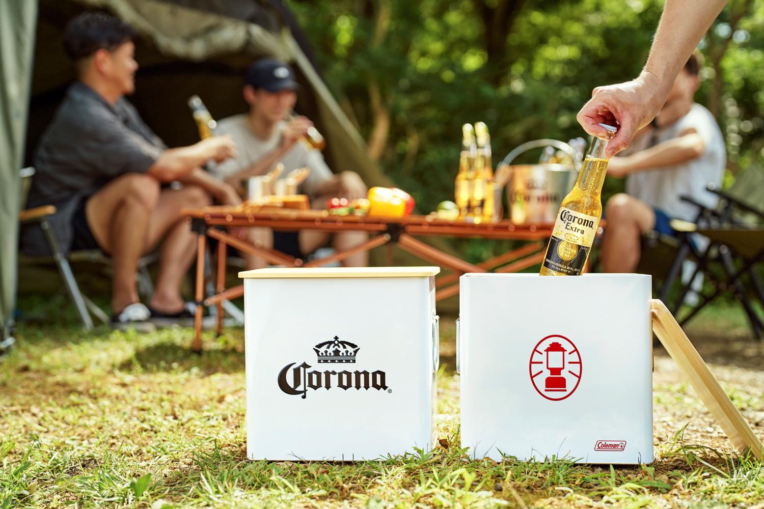 コールマン&コロナビール　コラボ　キャンプコンテナ Amazon.co.jp: コロナ・エキストラ Corona Extra 瓶 [330ml × 12