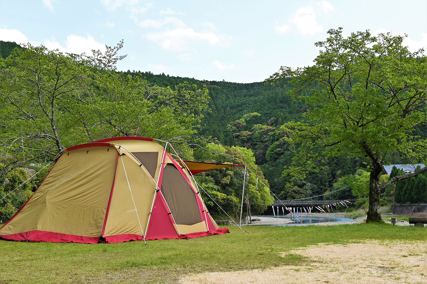 キャンプ場にお風呂がなくても大丈夫!? ニオイやベタベタを一掃できる対処法とは | soto lover - ソトラバ