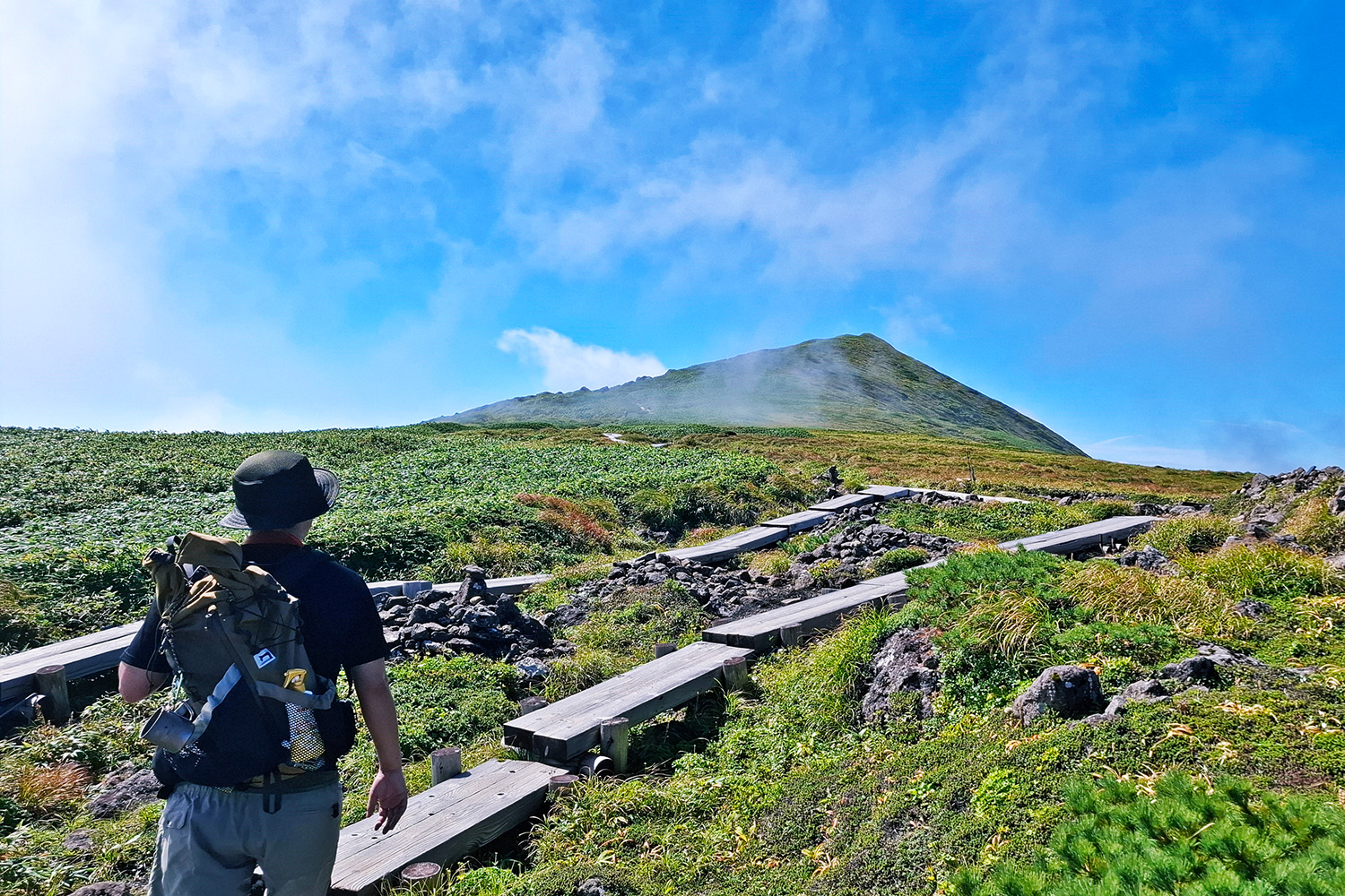 低山でも保険への加入は必須!?　初めての登山の前にチェックするべきポイントとは