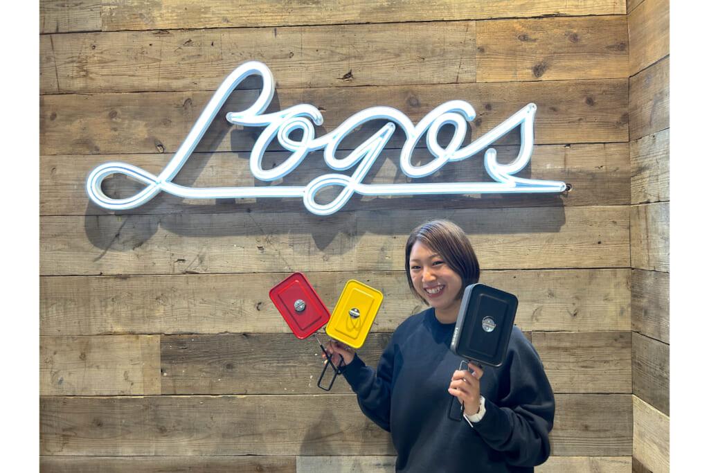 お話をしてくれたまってぃさん。手にしているのはLOGOS メスキット
