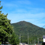 桐生の街から見上げる吾妻山