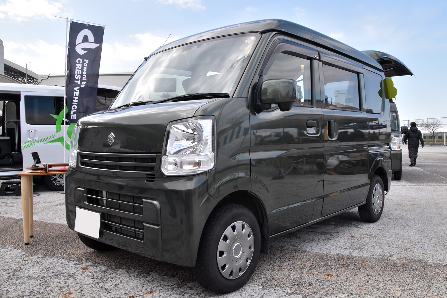 家具職人のワザが光る！　プラモ感覚で作れる「エブリイJOIN用車中泊キット」のギミックが便利過ぎる