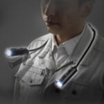 【画像】自由自在な照射角がいいね！　仕事でもアウトドアでも使える「首掛け式」LEDライト 〜 画像1