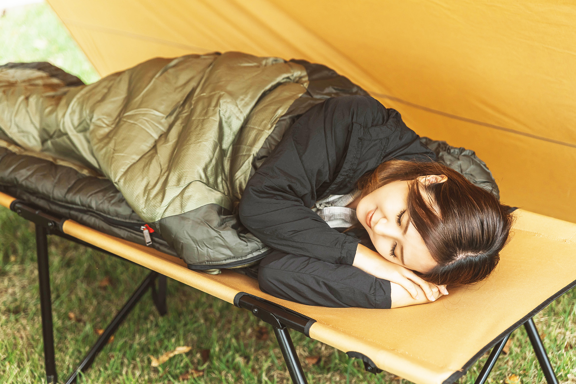 汗や皮脂＆匂いがついた寝袋の洗濯方法とは？　意外と知られていないメンテナンス術と正しい保管方法を伝授