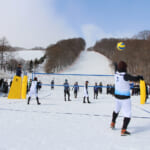 【画像】冬季五輪で競技採用を目指す！　雪上で繰り広げられる新競技「スノーバレーボール」のルールとその魅力とは 〜 画像1