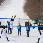 【画像】冬季五輪で競技採用を目指す！　雪上で繰り広げられる新競技「スノーバレーボール」のルールとその魅力とは 〜 画像1
