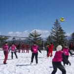【画像】冬季五輪で競技採用を目指す！　雪上で繰り広げられる新競技「スノーバレーボール」のルールとその魅力とは 〜 画像1