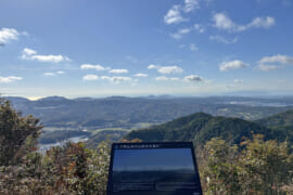 帝釈天を祀る帝釈山頂からははるか淡路島が遠望できる