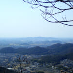 【画像】日本で唯一の山名表札がかかる大小山！　アスレチックな岩場と驚きの360度大パノラマが最高のご褒美 〜 画像1