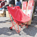 【画像】アウトドアチェアにタイヤがついた!?　コールマン渾身のアイデア商品「ワンマイルチェア」の機能がヤバ過ぎる 〜 画像1