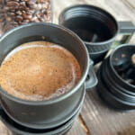 【画像】ダイソーで購入した珈琲器具で豆挽き！　日本一綺麗なハイキングコースでコーヒータイムを満喫 〜 画像1
