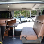 【画像】家族5人で車中泊旅を満喫！　二段ベッド仕様が秘密基地感たっぷりの「ハイエース」に子どもたちも大興奮 〜 画像1