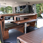 【画像】家族5人で車中泊旅を満喫！　二段ベッド仕様が秘密基地感たっぷりの「ハイエース」に子どもたちも大興奮 〜 画像1