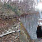 【画像】熊が噛み千切った？　スチール製道標破壊に思わずすくむ山梨百名山「今倉山」＆山名ロマンな「二十六夜山」ハイクで秀麗富士の絶景を堪能 〜 画像1