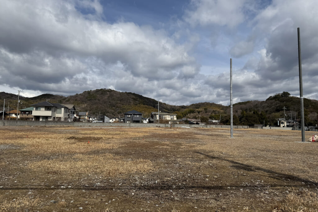 駅北からの坂の山