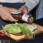 【画像】老舗BBQグリルメーカーの「WEBER」も出展！　本場アメリカのド定番「スマッシュバーガー」作りを体験 〜 画像1
