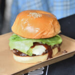 【画像】老舗BBQグリルメーカーの「WEBER」も出展！　本場アメリカのド定番「スマッシュバーガー」作りを体験 〜 画像1