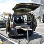 【画像】載せるだけでキャンピングカーに変身!?　HONDAフリード用「車中泊キット」が超お手軽で快適過ぎる 〜 画像1