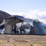 【画像】快適なキャンプ体験を実現！　オールラウンドな2ルームテントに新オプション「ウイングフォートTPUウィンドウ」が登場 〜 画像1