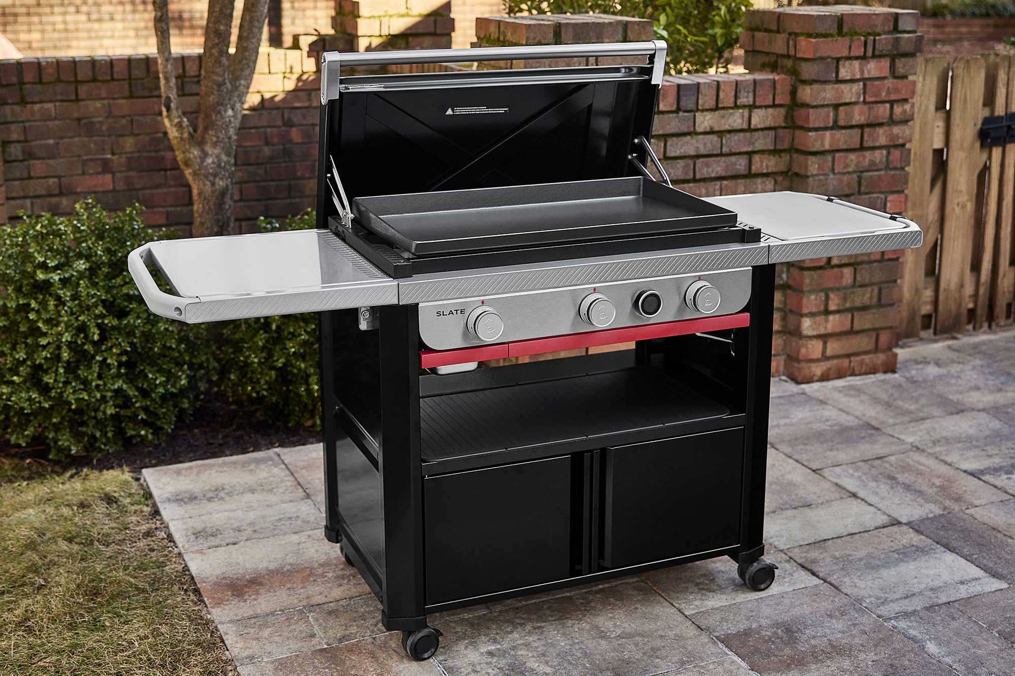 BBQ文化に革新を起こす！ 米国発の信頼のブランド「Weber」から登場の新作BBQグリドルが調理の幅を広げる