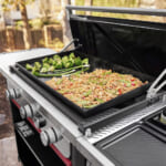 【画像】BBQ文化に革新を起こす！ 米国発の信頼のブランド「Weber」から登場の新作BBQグリドルが調理の幅を広げる 〜 画像1