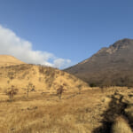 【画像】のどかな登山路と険峻な山頂部のギャップが凄い！「豊後富士」と呼ばれる美しき双耳峰登山を満喫 〜 画像1