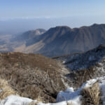 【画像】のどかな登山路と険峻な山頂部のギャップが凄い！「豊後富士」と呼ばれる美しき双耳峰登山を満喫 〜 画像1