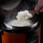 【画像】メスティン炊飯の風情か……　それとも電気炊飯器の利便性を選ぶか？　今どきキャンプの炊飯方法の最適解とは 〜 画像1